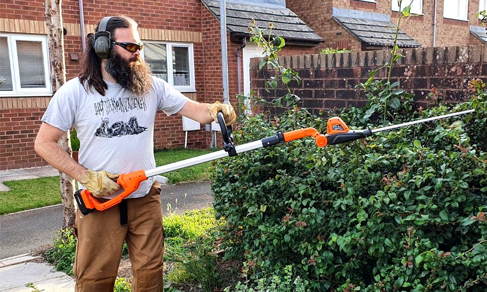 Yard-Force-20V-Cordless-Pole-Hedge-Trimmer-Review