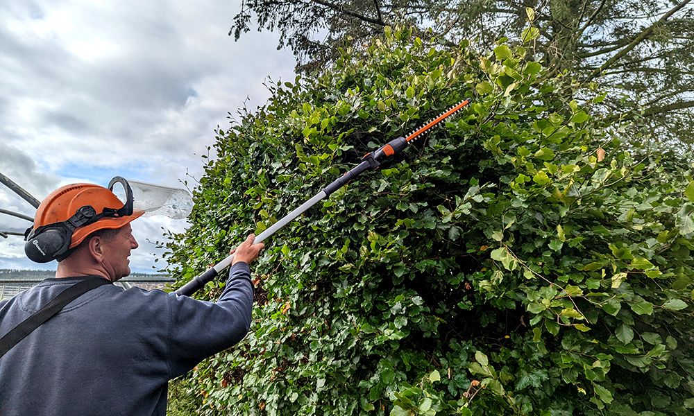 Worx-WG252E.9-18V-Cordless-Pole-Hedge-Trimmer-Review